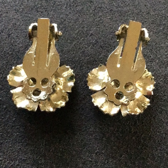 Gold tone metal clip on earrings - Picture 3 of 3